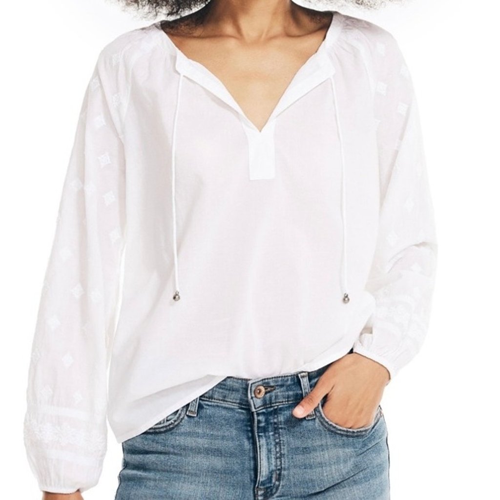 Blusa bordada con escote en V