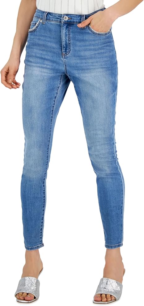 Jeans con brillantes en los bolsillos