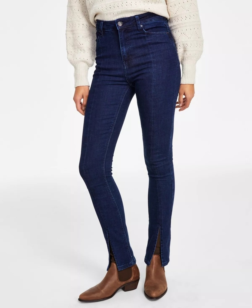 Jeans con dobladillo dividido
