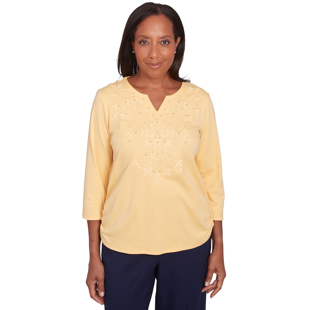 Blusa fruncida con bordados