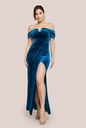 Vestido de terciopelo con abertura