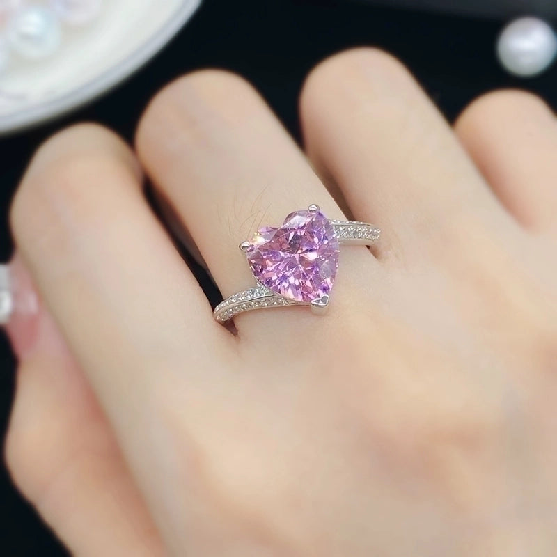 Anillo con piedra de corazón