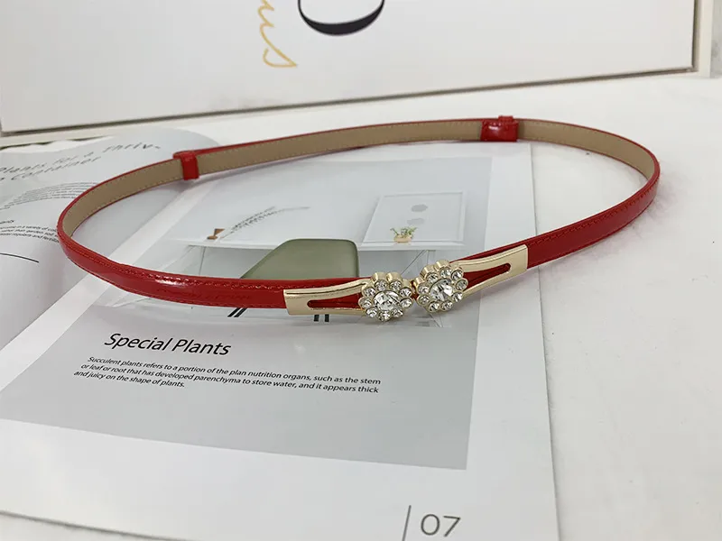 Cinturón con flores brillantes