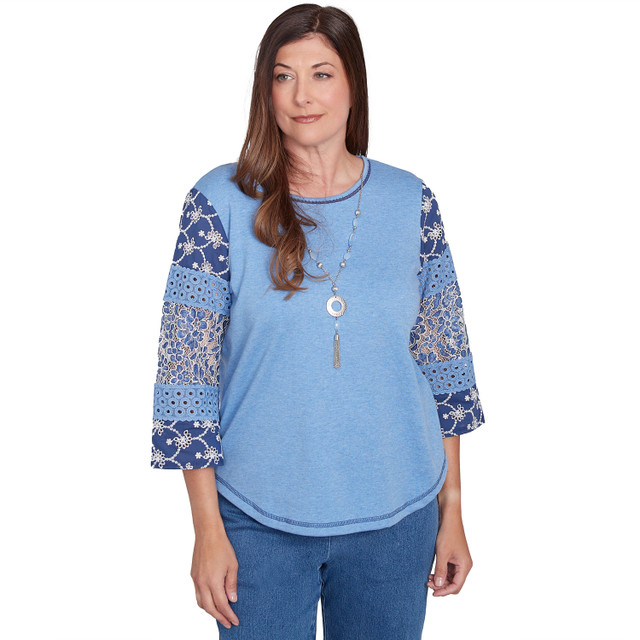 Blusa con mangas patchwork y collar