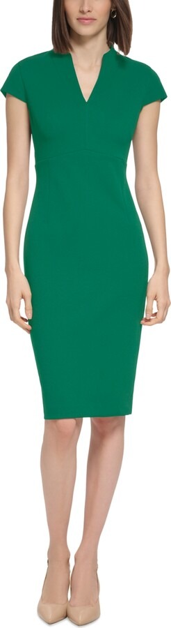 Vestido tubo con escote en V