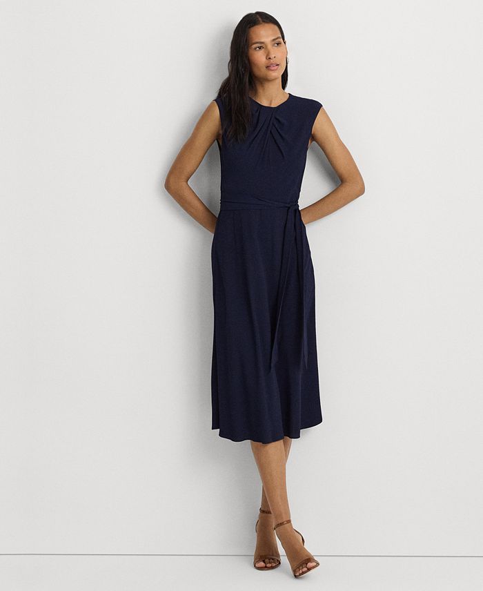 Vestido de crepé con detalle plisado