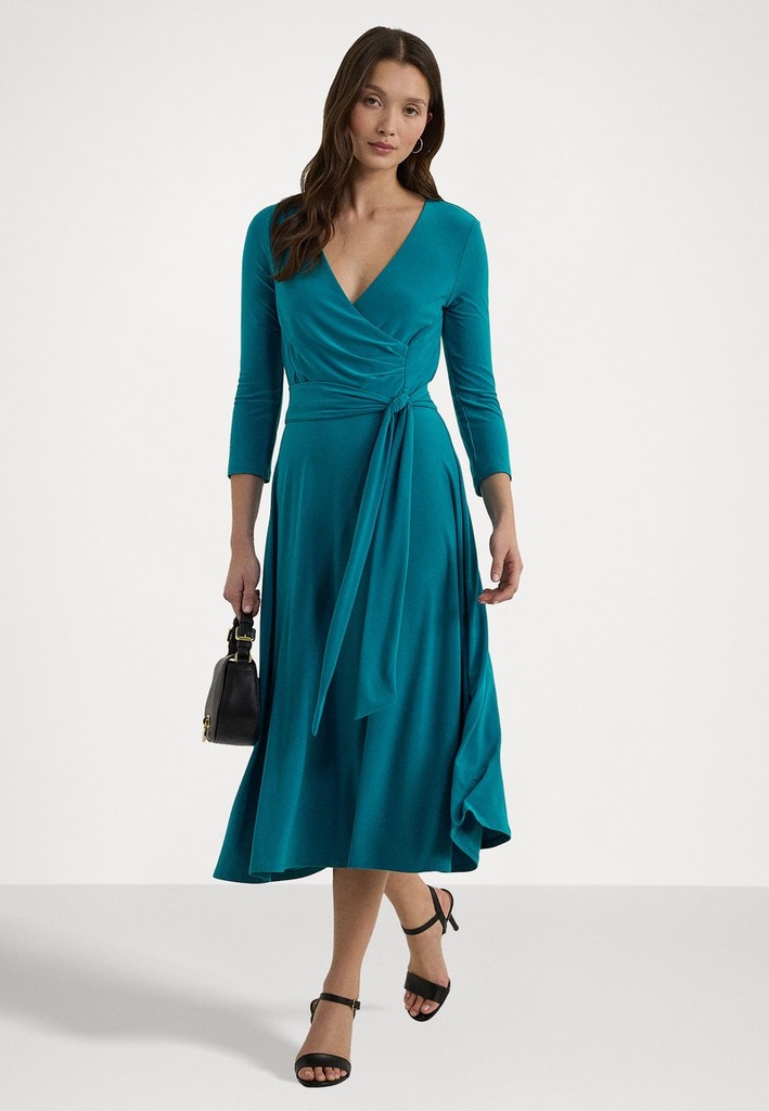 Vestido midi de escote plisado