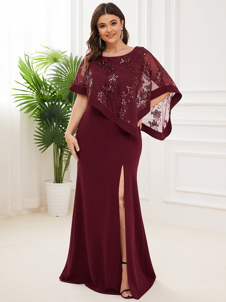 Vestido con capa asimétrica