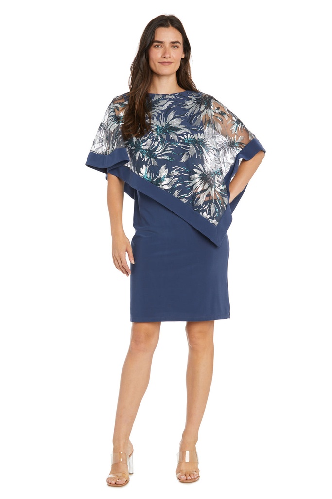 Vestido corto con detalle asimétrico