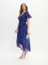 Vestido cruzado con escote en V.