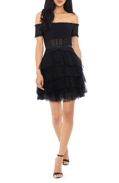 Vestido corto con falda en capas