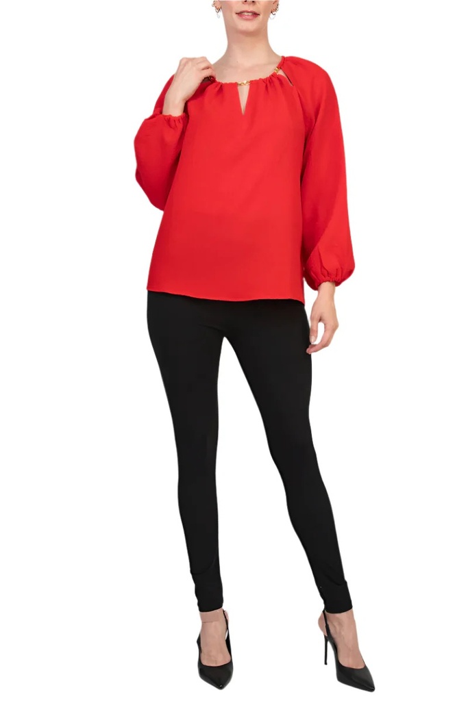 Blusa con escote redondo detalle de ojo de cerradura