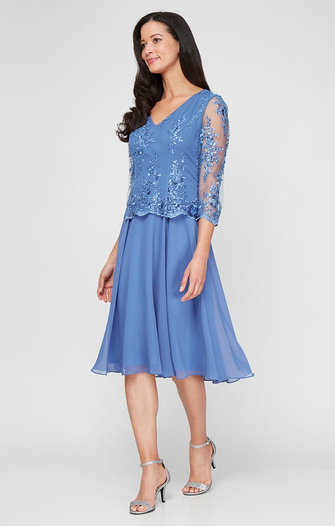 Vestido bordado con escote en V