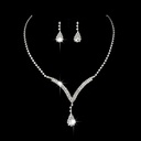Juego de collar con aretes colgantes