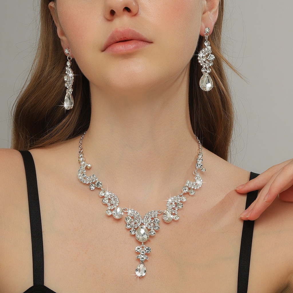 Juego de collar con aretes florales (copia)
