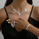 Juego de collar con aretes y pulsera (copia)