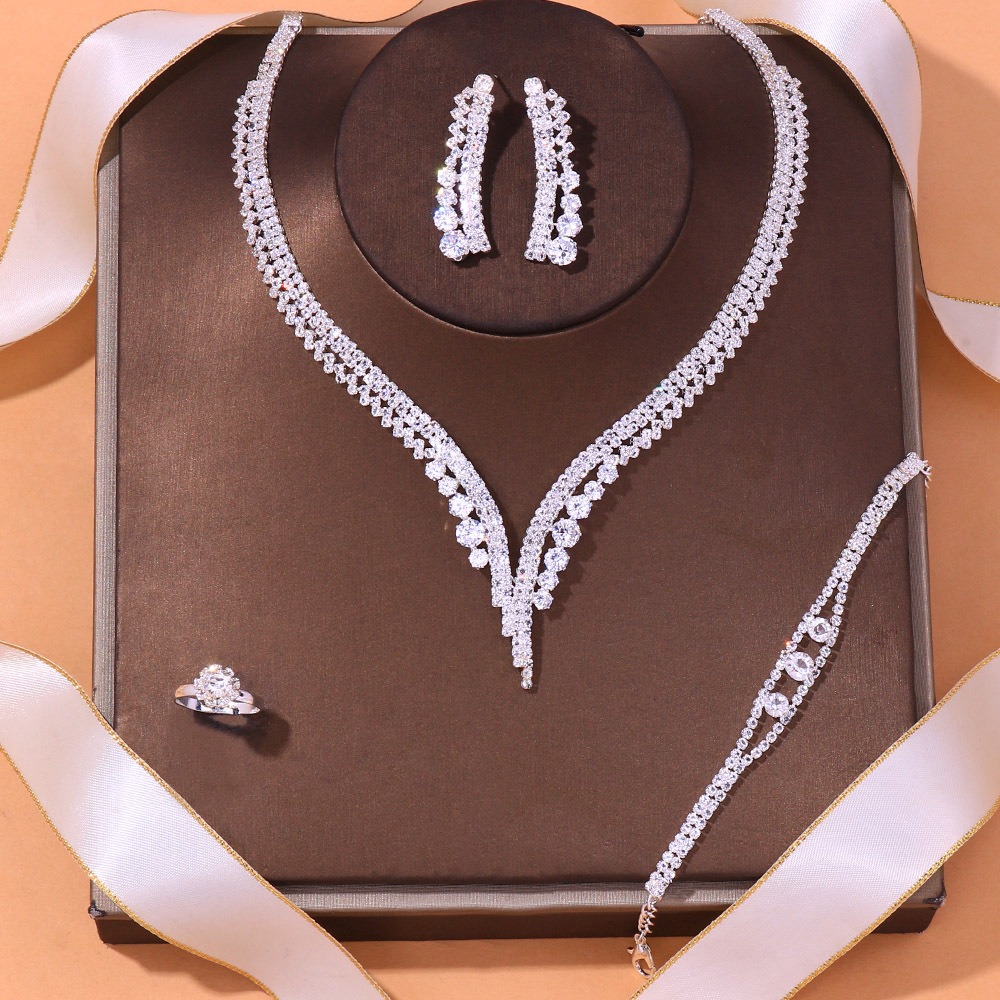 Juego de collar con aretes de diamantes