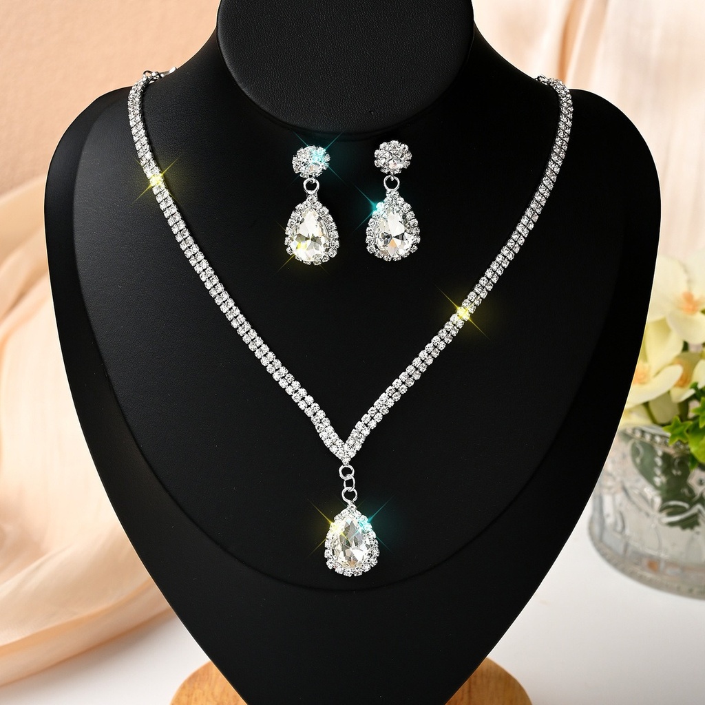 Juego de collar con aretes de gota
