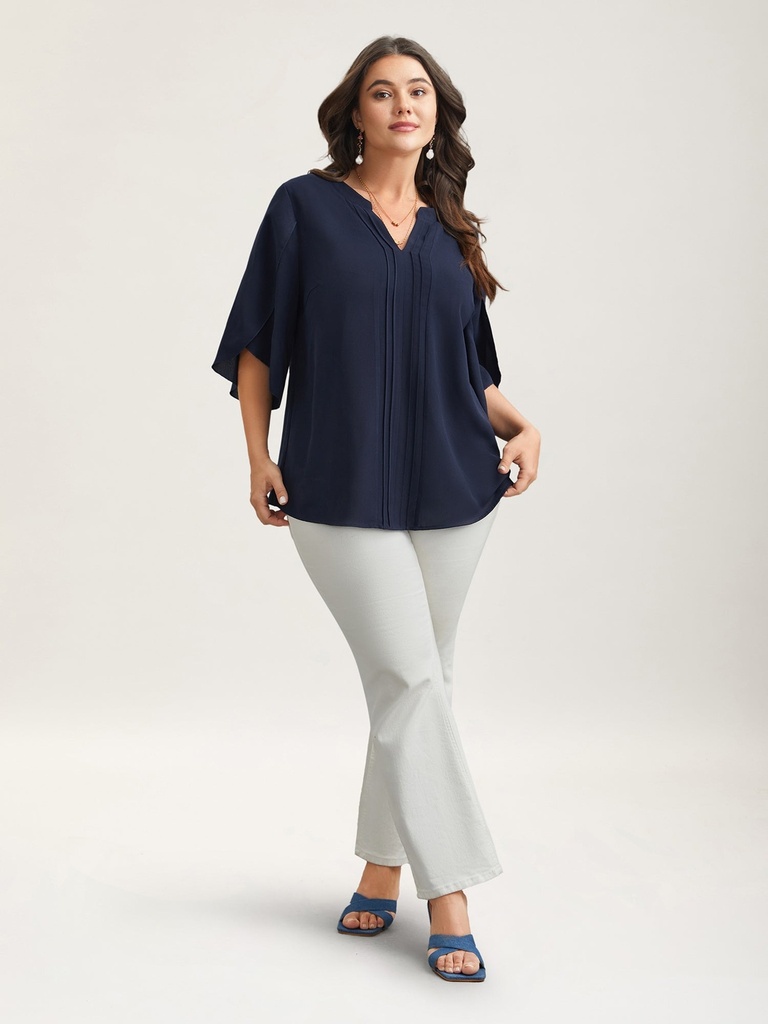 Blusa con mangas de pétalos