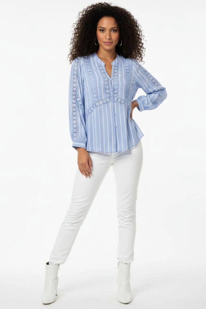 Blusa con detalles de encaje y rayas