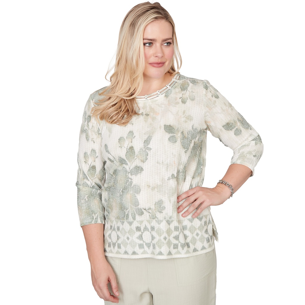 Blusa con cuello adornado