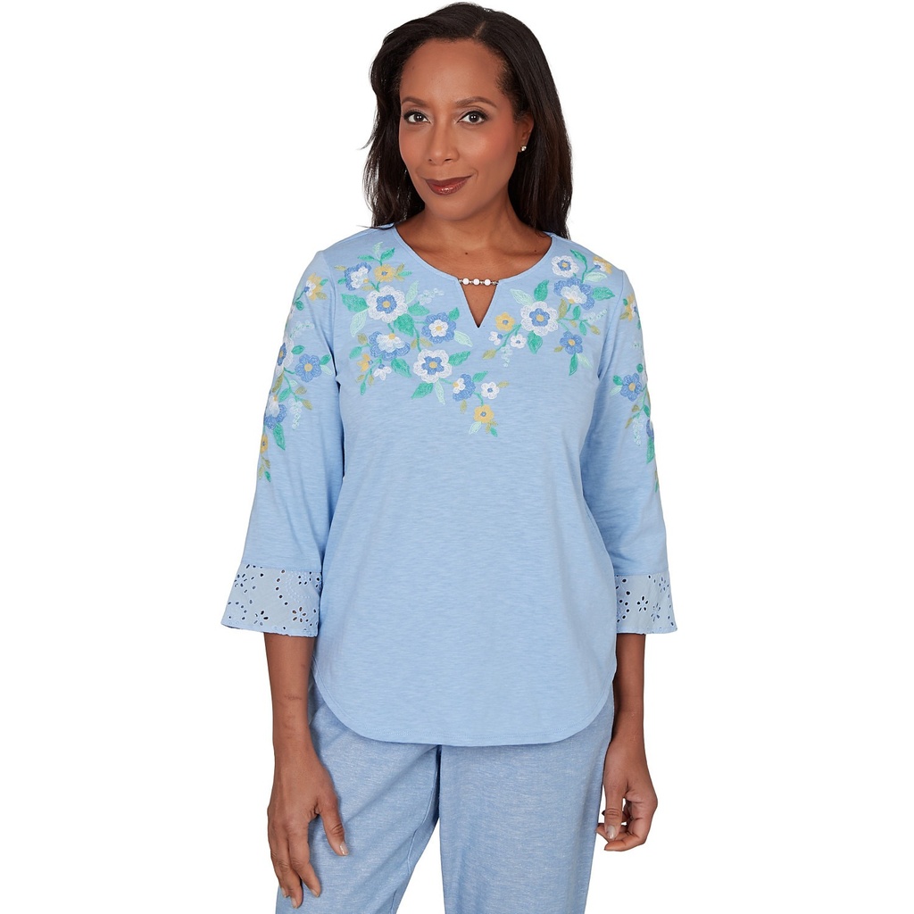 Blusa con  bordado floral
