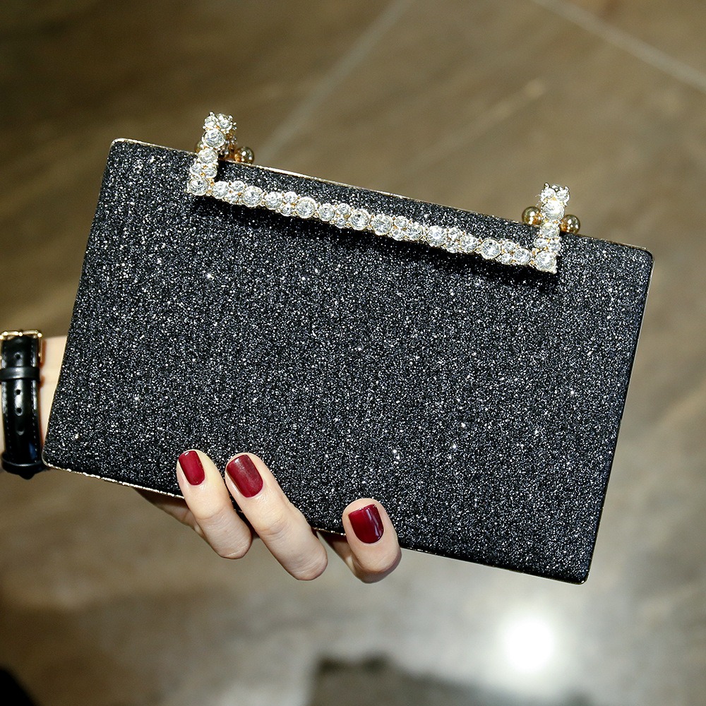 Clutch de mano brillante