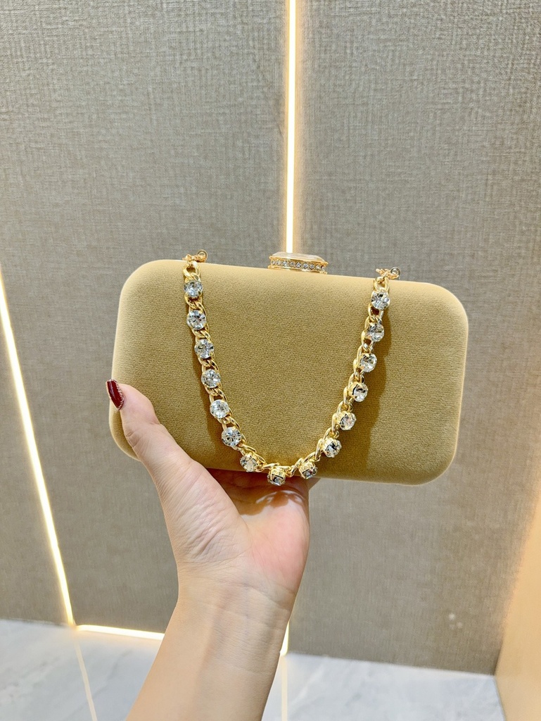 Bolso de terciopelo con diamantes
