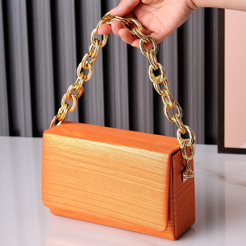 Bolso de fiesta con correa de cadena