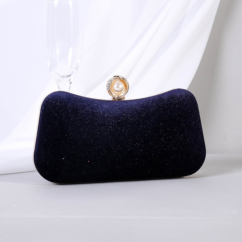 Bolso con cierre de perla