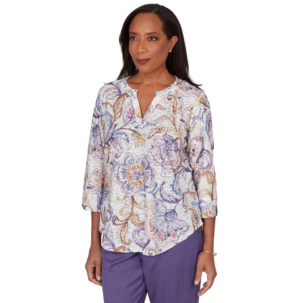 Blusa floral con escote en V