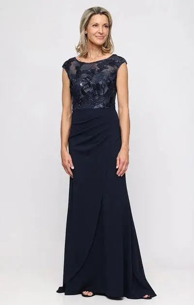 Vestido de crepé elástico con escote ilusión 