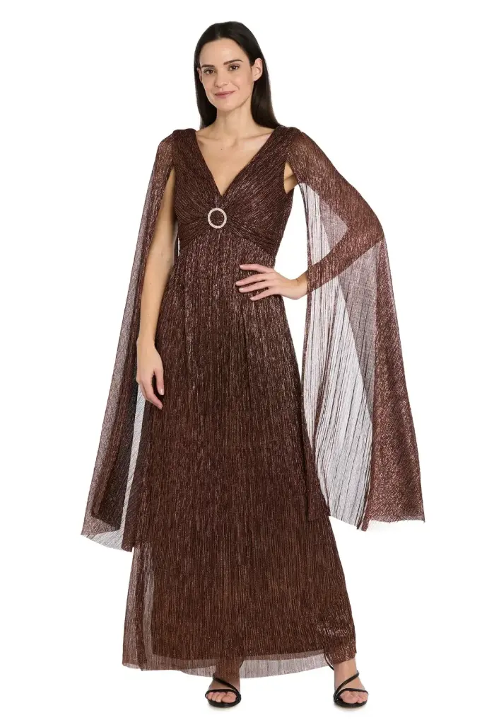 Vestido metalizado con capa 