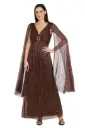 Vestido metalizado con capa 
