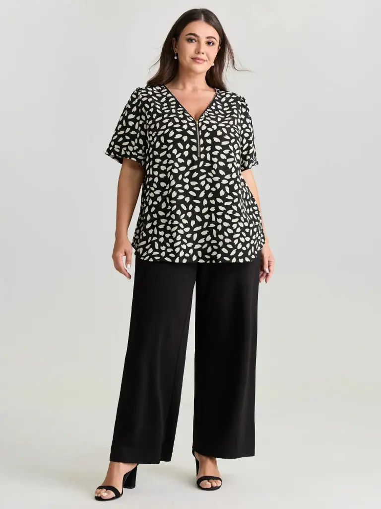 Blusa con estampado abstracto