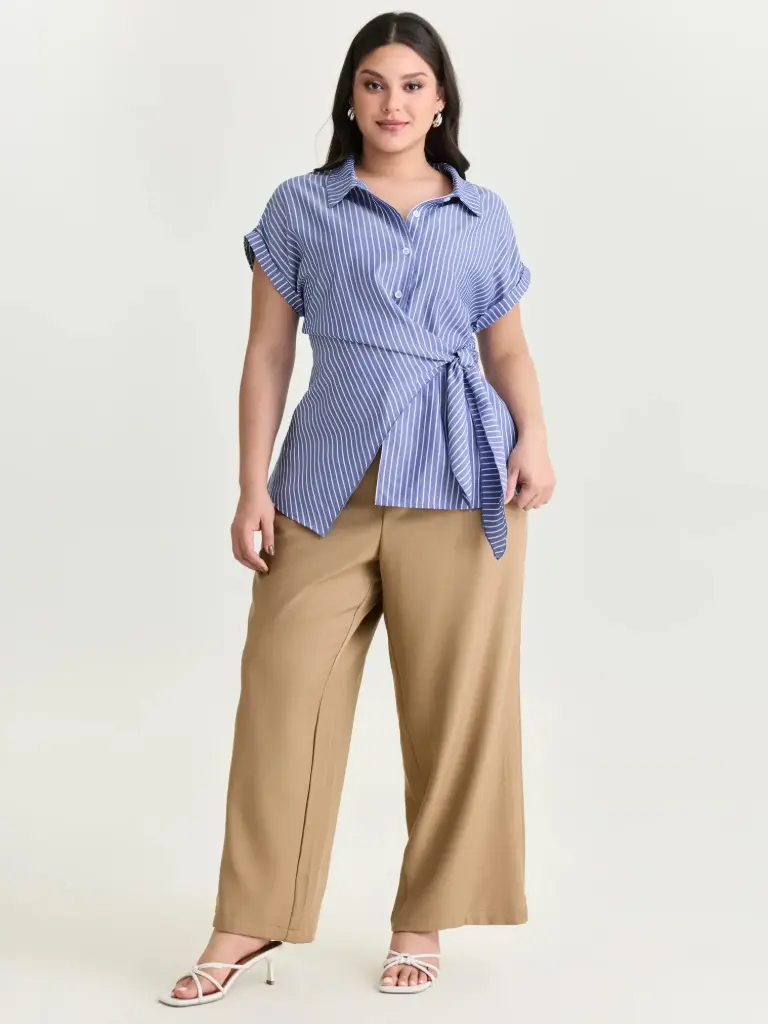 Blusa de rayas y nudo lateral