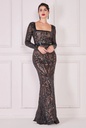 Vestido de lentejuelas y escote cuadrado