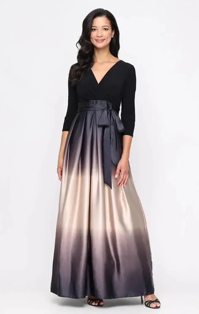 Vestido con falda degradada y escote en V