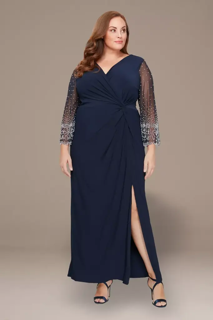Vestido con mangas adornadas 