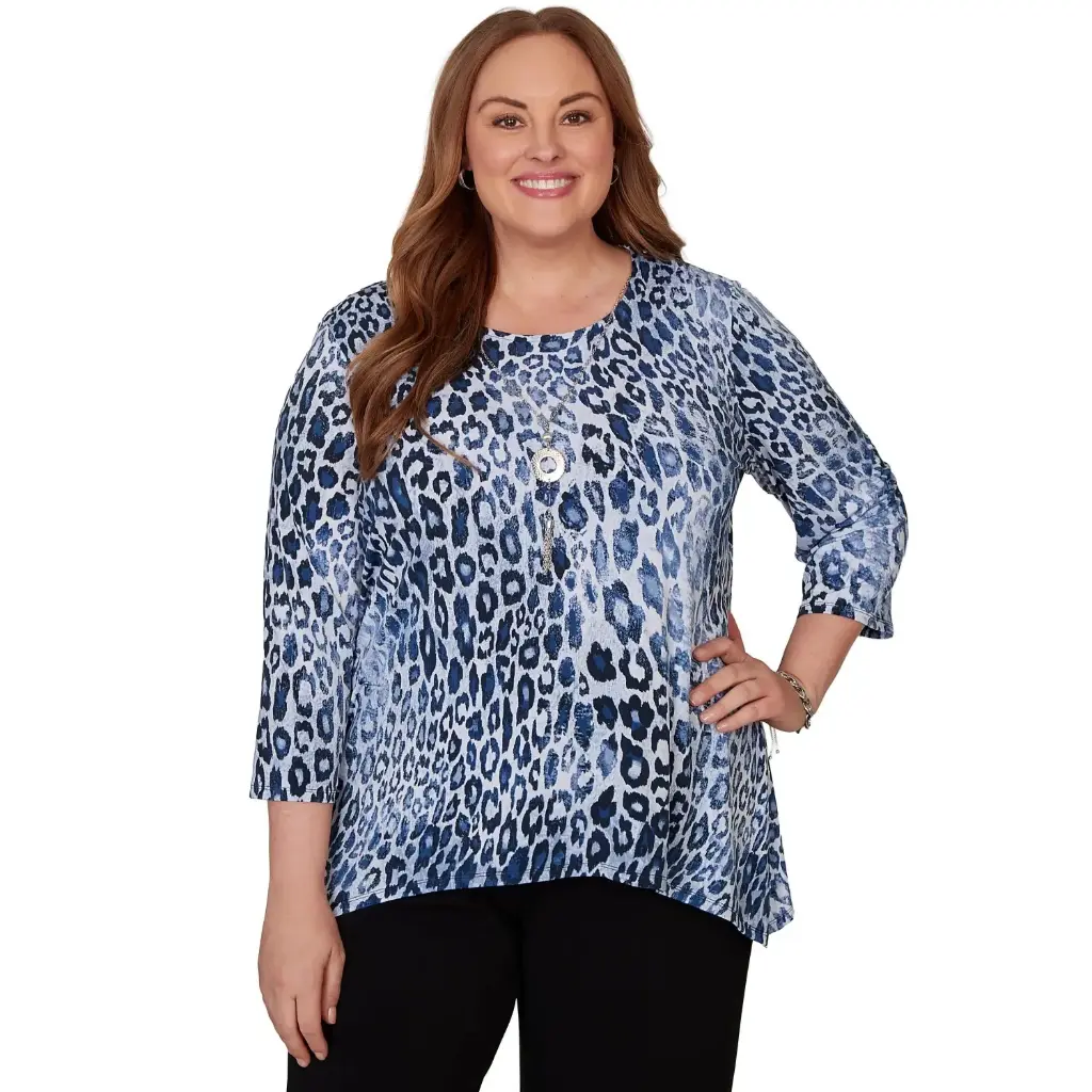 Blusa con estampado animal y collar