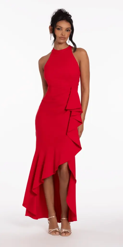 Vestido con volantes y cuello halter