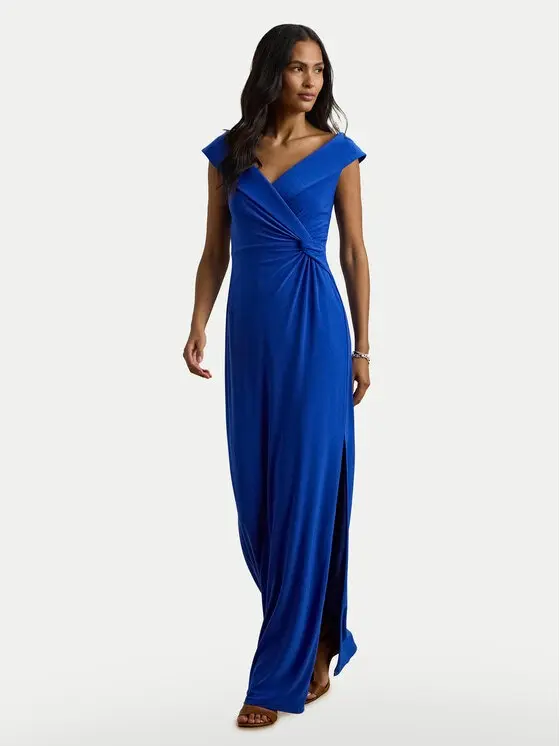 Vestido con hombros descubiertos 