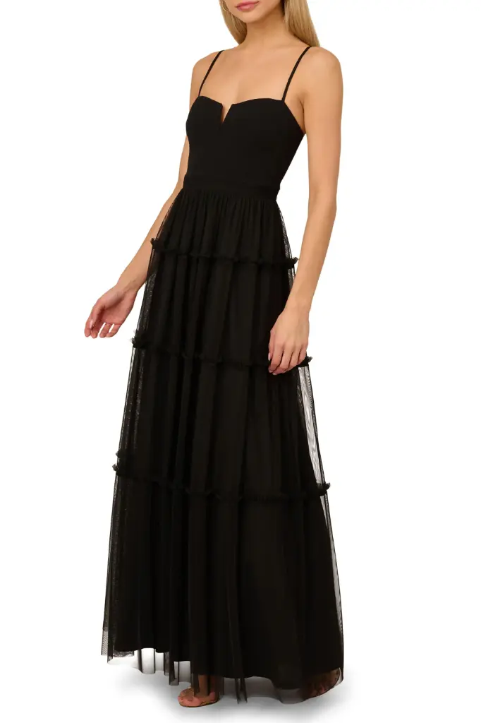 Vestido de crepé y malla con volantes