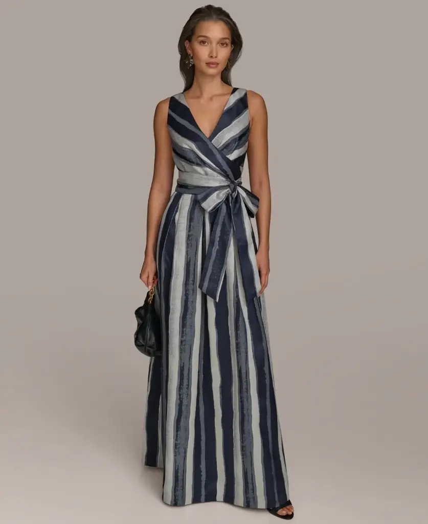 Vestido a rayas con cinturón