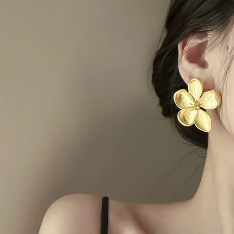Aretes de flor retro