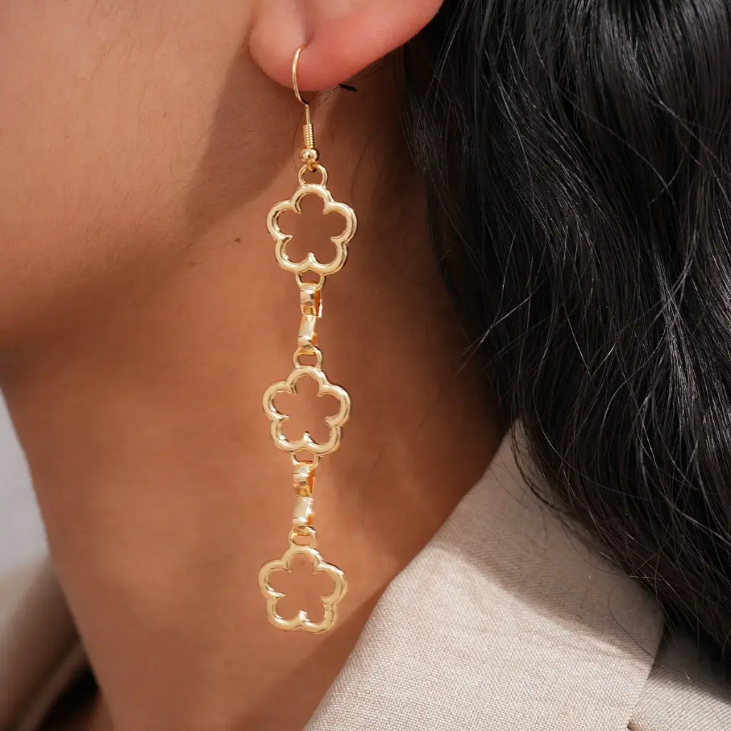 Aretes colgantes de flores