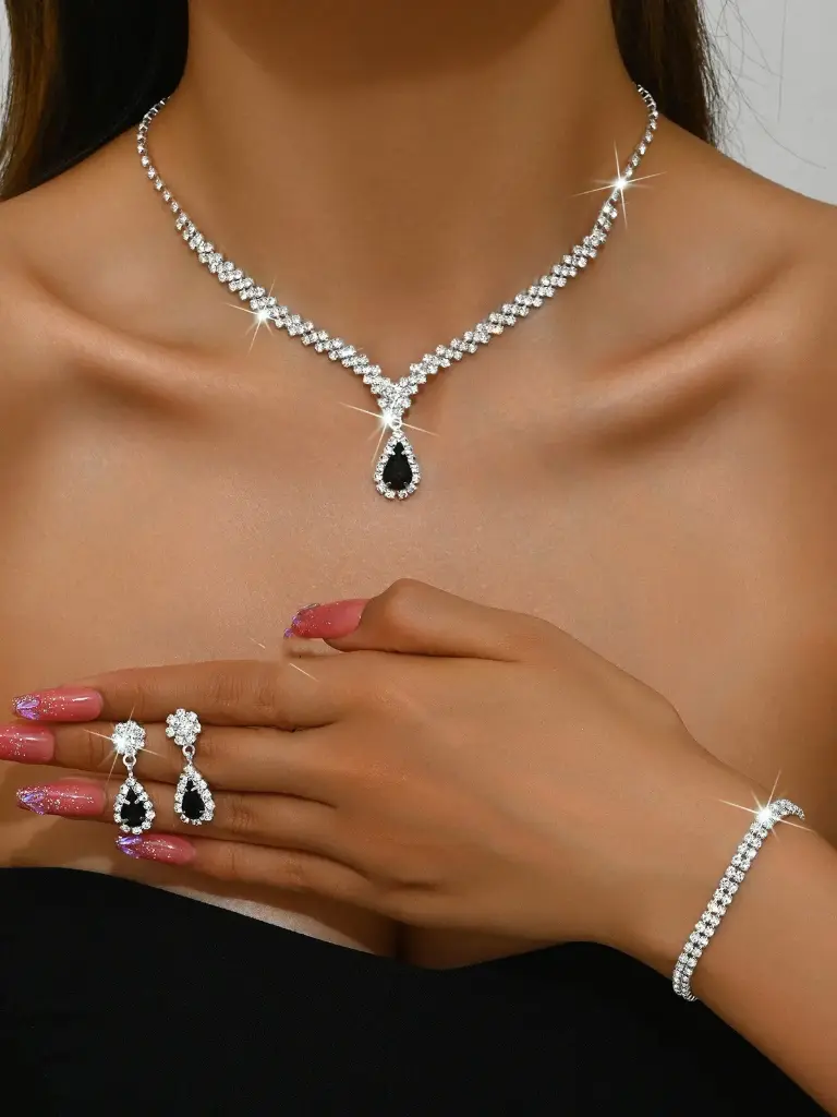 Juego de collar con aretes y pulsera 
