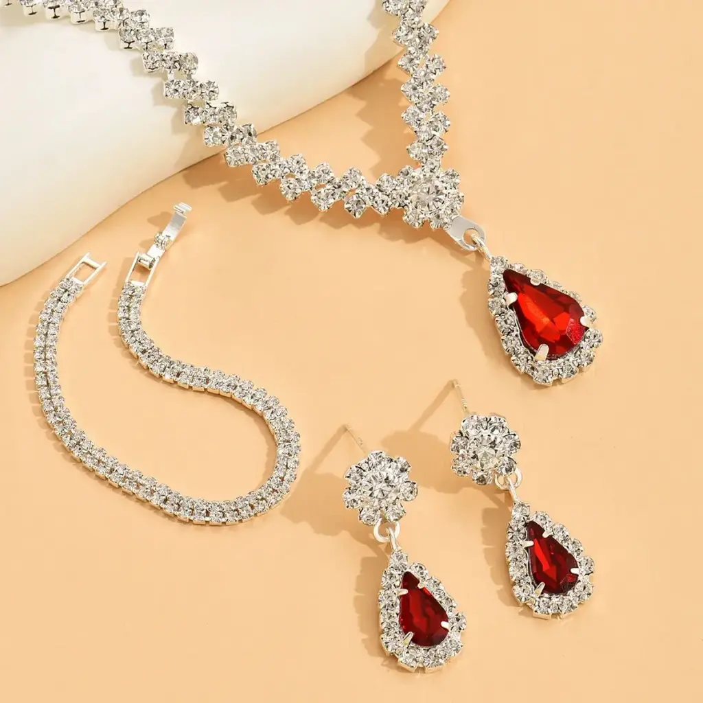 Juego de collar con aretes y pulsera 