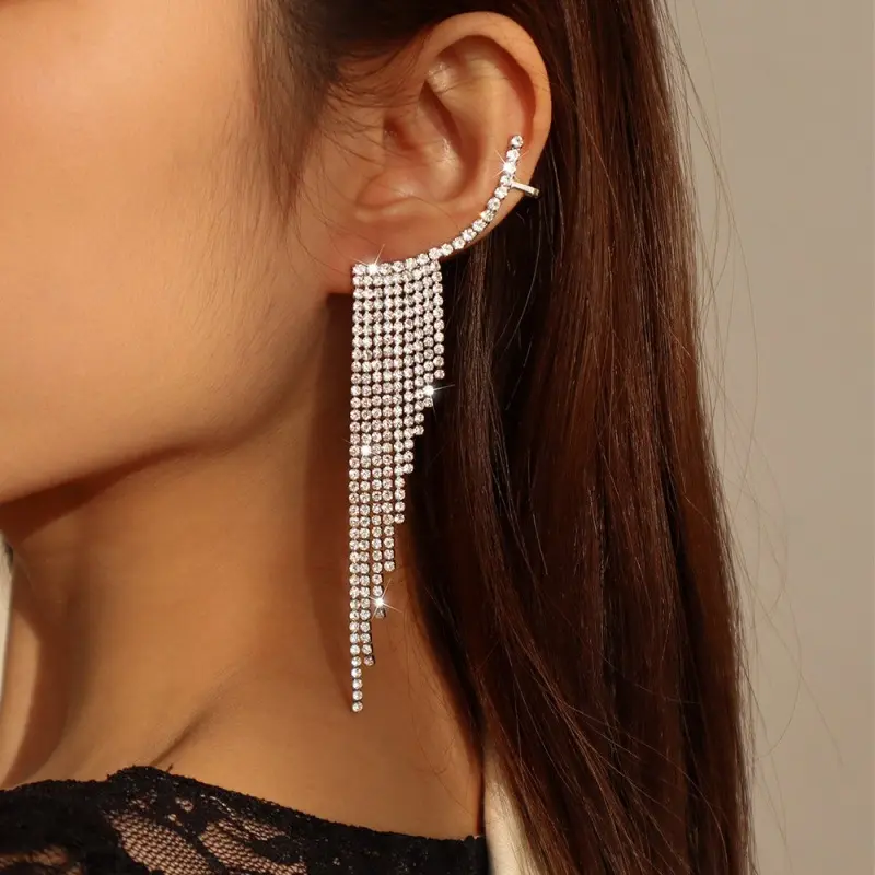 Aretes de borla de diamantes largos 