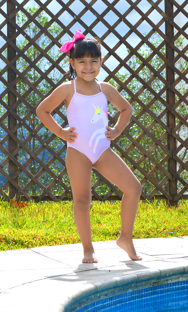 Traje de baño de una pieza con unicornio al frente